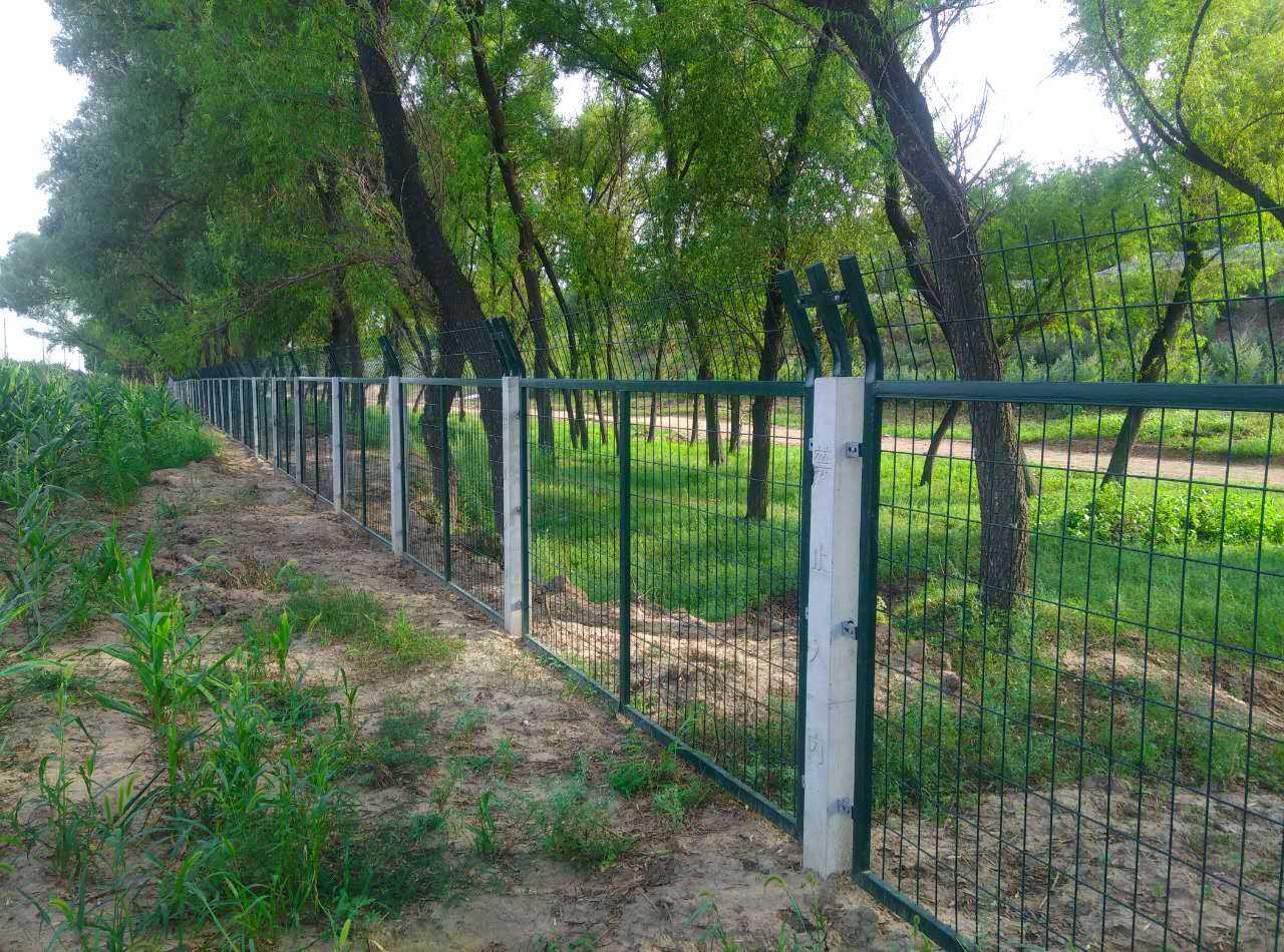 铁路防护栅栏图片2