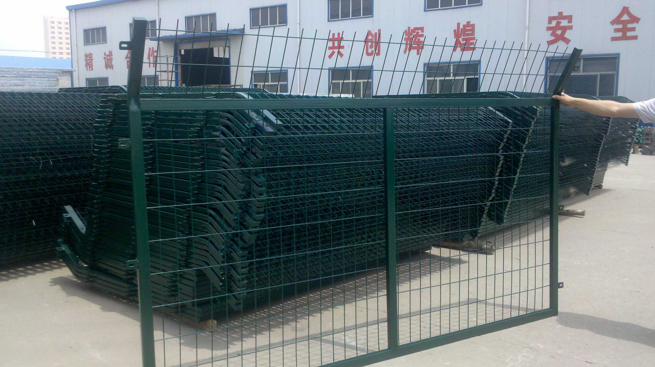 铁路防护栅栏图片3