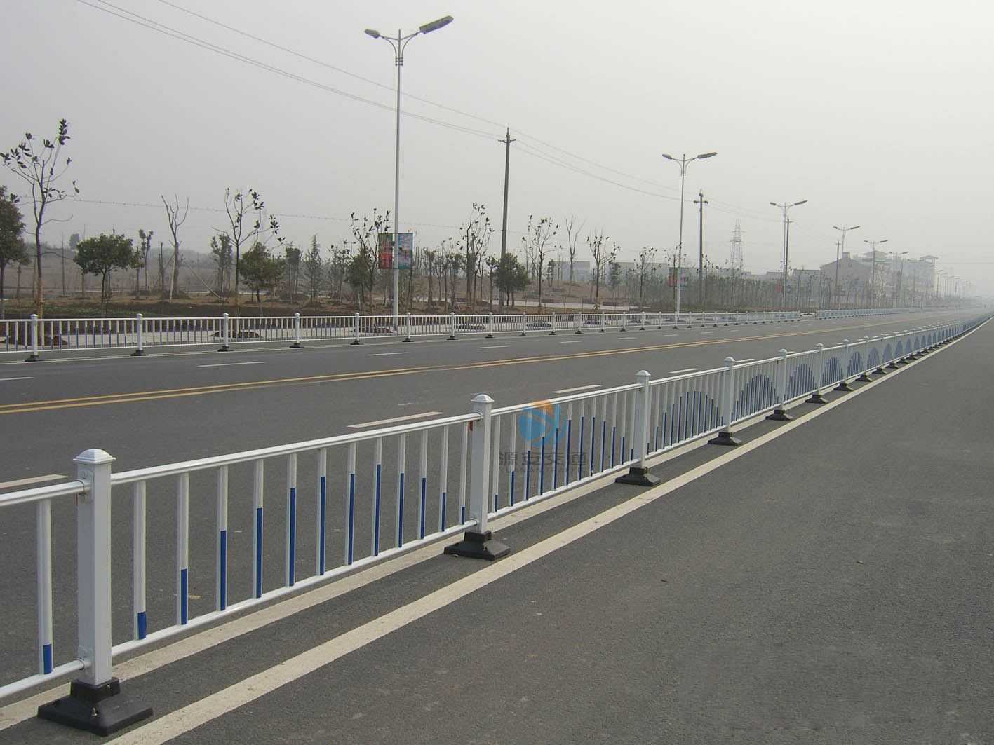 道路隔离护栏图片3