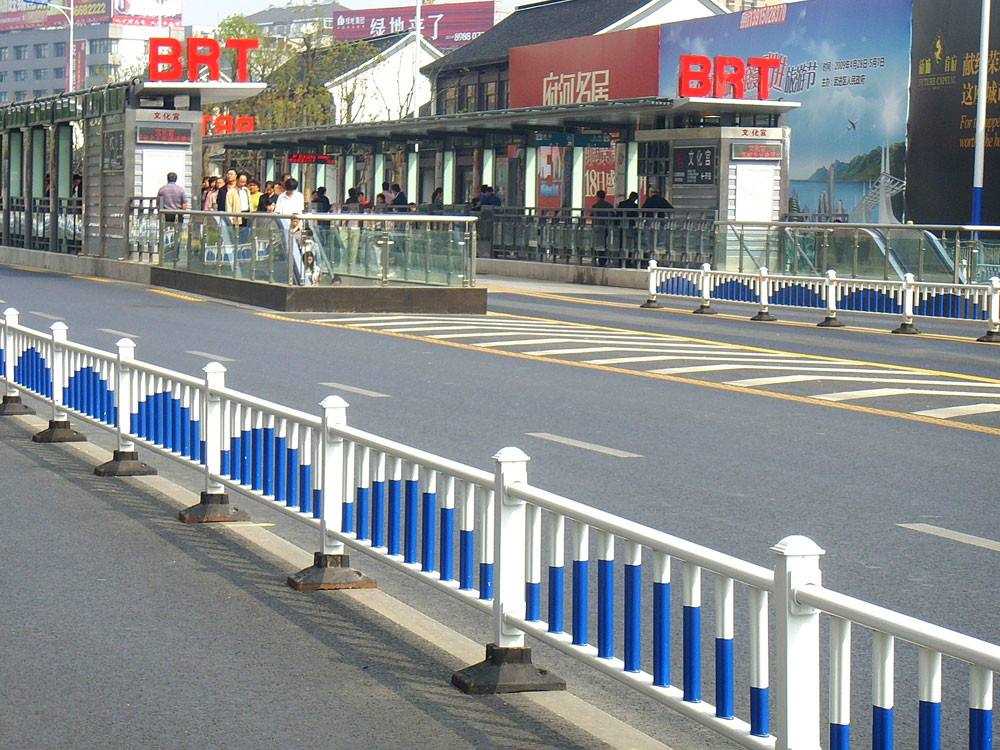 道路隔离护栏图片3