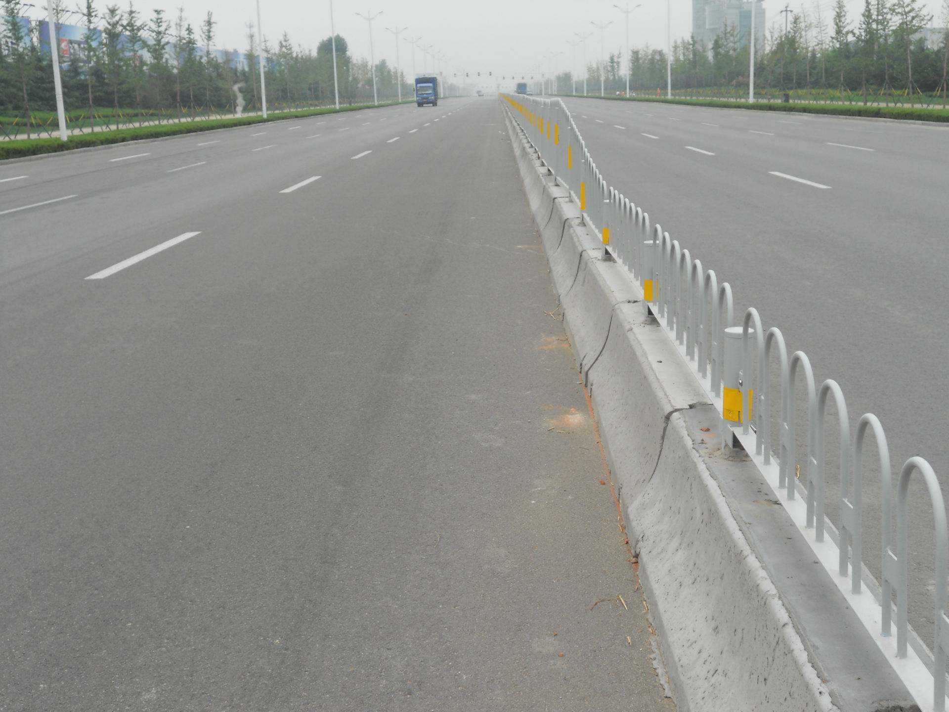 上海京式道路护栏图片8