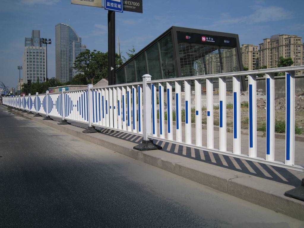 道路护栏网图片2