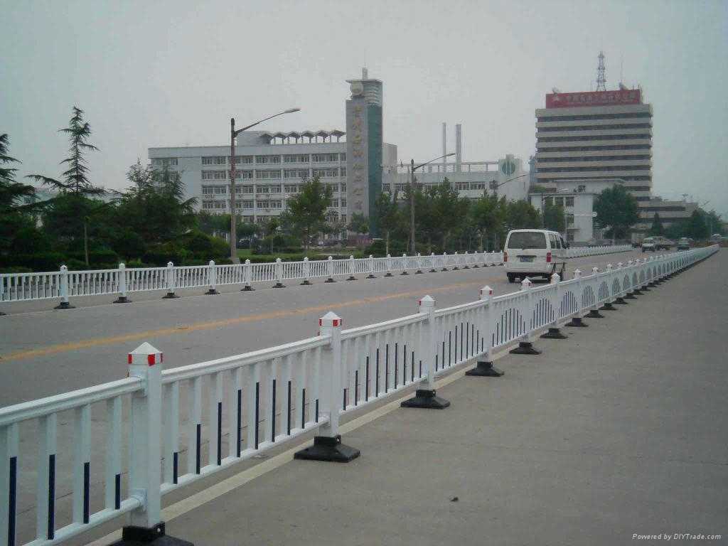 上海道路隔离网图片2