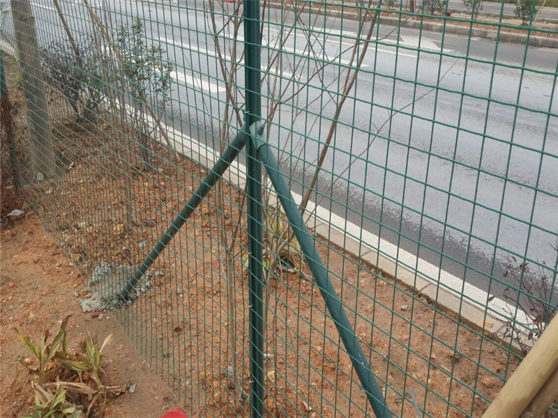 公路护栏网(焊接网隔离栅)图片4
